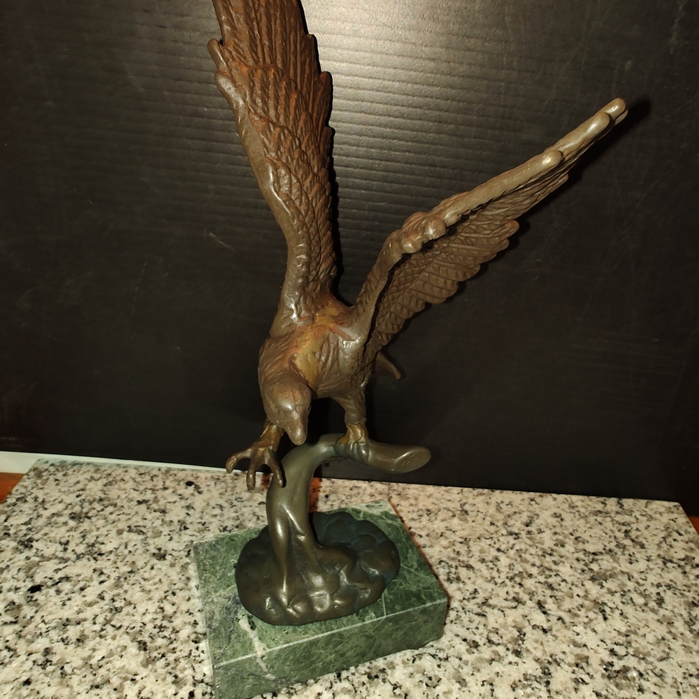 Source Unknown Bronze-Toned Eagle Sculpture - Picture 11 of 12